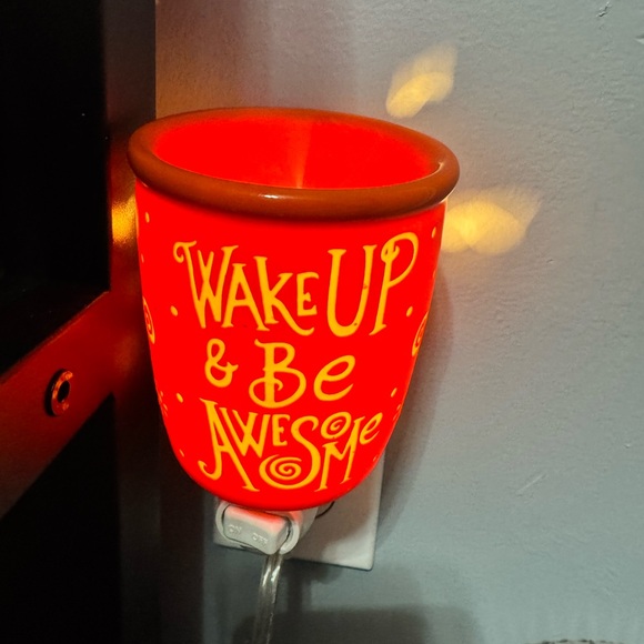 Scentsy Warmer Wake Up and Be Awesome Mini Warmer retired Nightlight - Picture 3 of 9